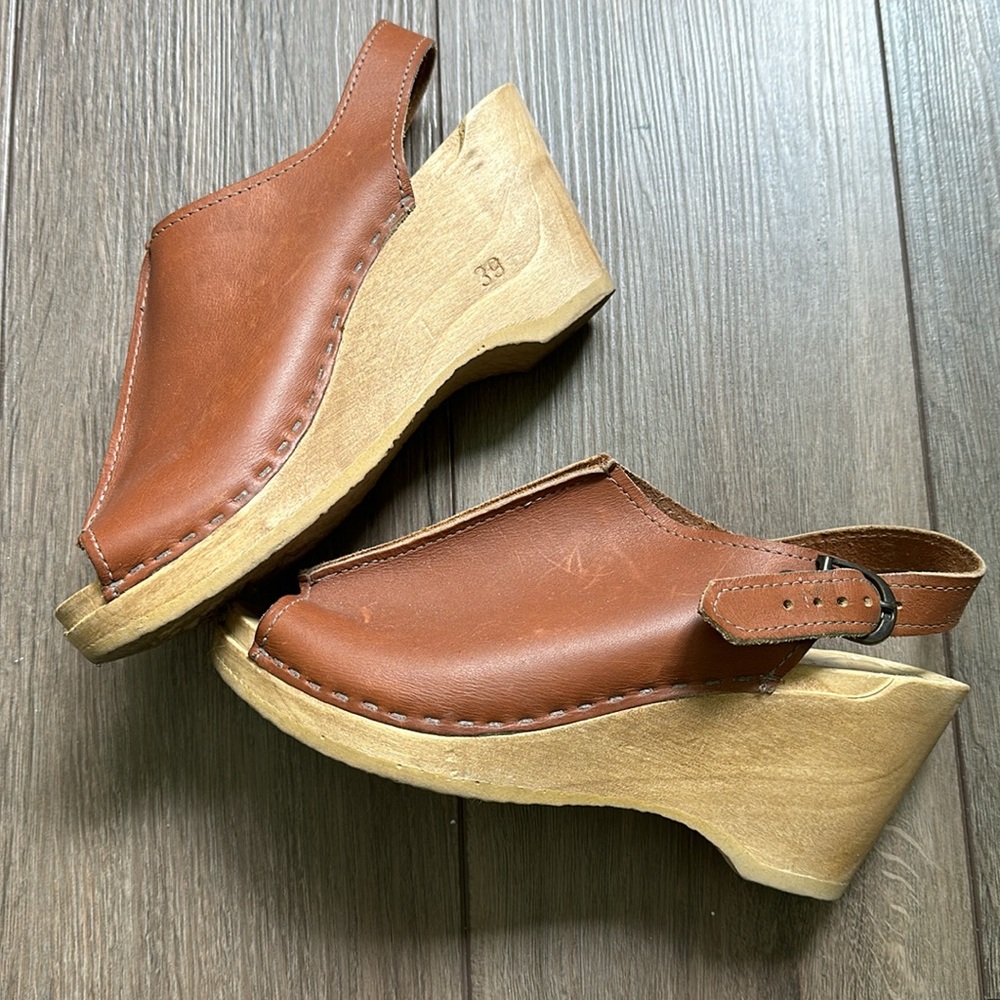 No. 6 clog sandal on wedge 39